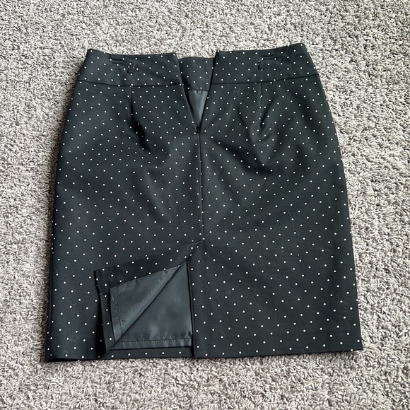Like new! Pencil skirt, size 6 - Picture 2 of 3